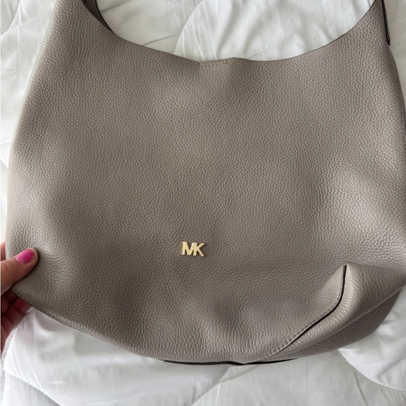 Michael Kors slouchy bag - Picture 4 of 5